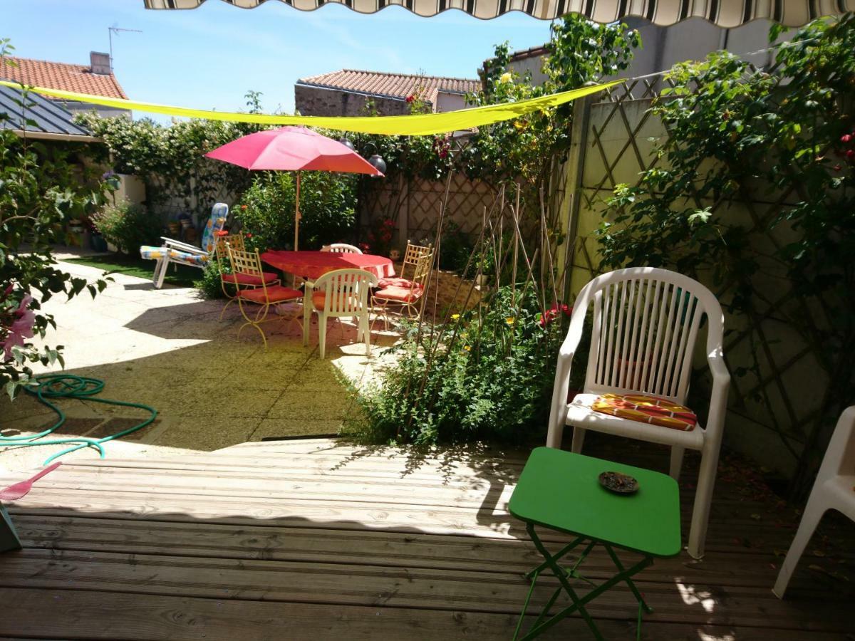 Maison De Village Barbechat Exterior foto
